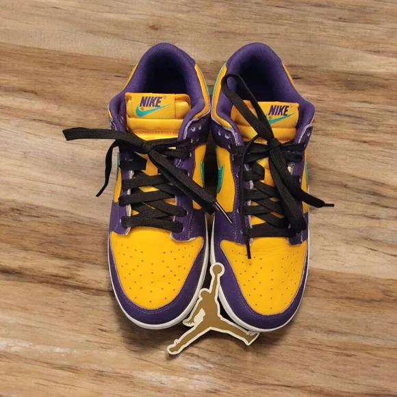 Nike Women's Size 9 Purple Lisa Leslie and Emerald mid top Sneakers. - Picture 1 of 10